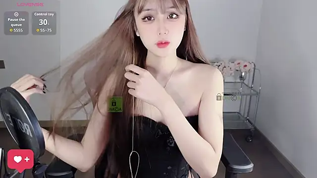 Snapshot of OwQoll chatting on October 23, 6:06 pm OwQoll online show from October 23, 6:06 pm