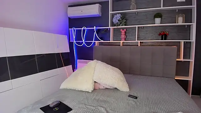 Snapshot of ChristyBrook chatting on October 21, 6:30 pm ChristyBrook online show from October 21, 6:30 pm