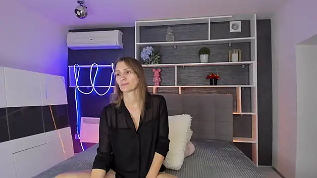 Snapshot of ChristyBrook chatting on October 23, 6:17 pm ChristyBrook online show from October 23, 6:17 pm