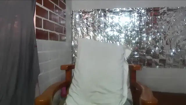 Snapshot of rose-crystal chatting on October 22, 1:44 pm rose-crystal online show from October 22, 1:44 pm