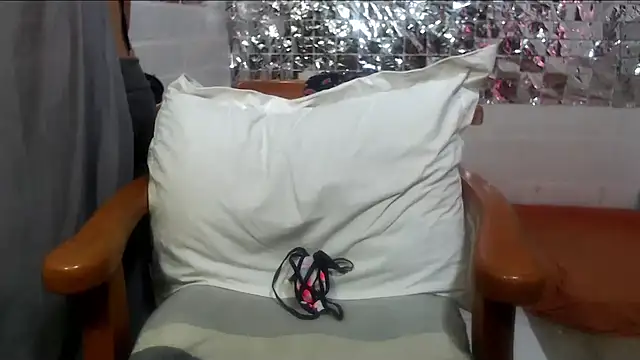 Snapshot of rose-crystal chatting on November 2, 9:28 pm rose-crystal online show from November 2, 9:28 pm