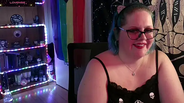 Snapshot of Kinky_Witch chatting on November 3, 8:21 pm Kinky Witch online show from November 3, 8:21 pm