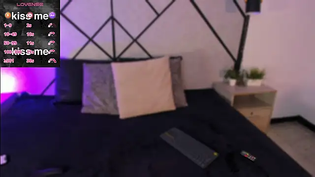 Snapshot of revenmiller_ chatting on November 19, 10:43 pm revenmiller online show from November 19, 10:43 pm