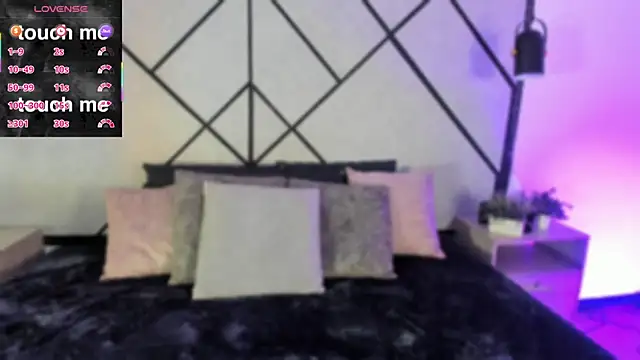 Snapshot of revenmiller_ chatting on December 5, 7:43 pm revenmiller online show from December 5, 7:43 pm