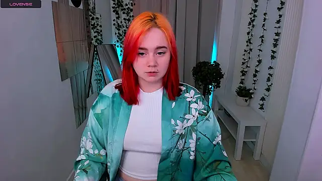 lunaalli online show from April 10, 9:19 pm