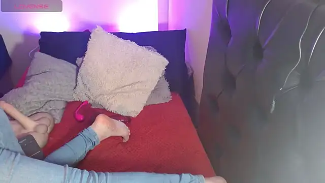 Snapshot of KrystalAdams chatting on September 25, 4:11 pm KrystalAdams online show from September 25, 4:11 pm