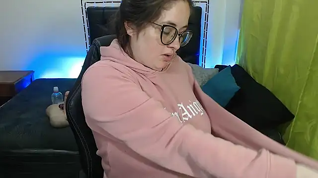 Snapshot of KrystalAdams chatting on October 27, 1:48 pm KrystalAdams online show from October 27, 1:48 pm