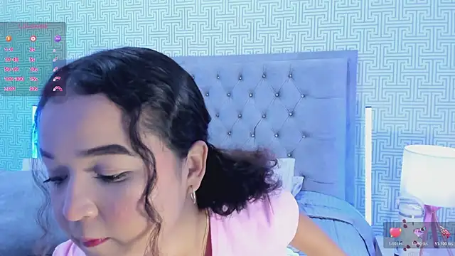 Evaa Lunna  online show from November 13, 8:08 pm