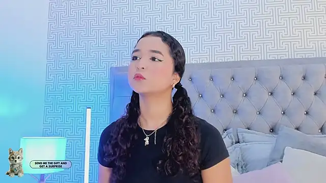 Evaa Lunna  online show from January 12, 8:25 pm