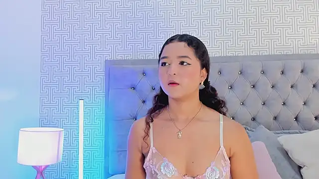 Evaa Lunna  online show from February 2, 8:18 pm