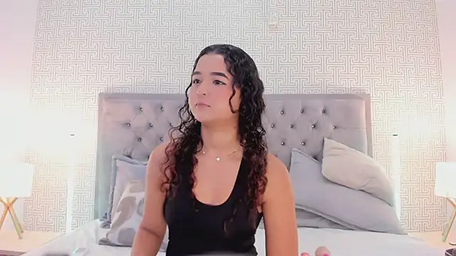 Evaa Lunna  online show from March 6, 8:16 pm