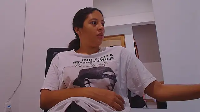 Snapshot of Aria_Arthur chatting on September 10, 12:05 pm Aria Arthur online show from September 10, 12:05 pm