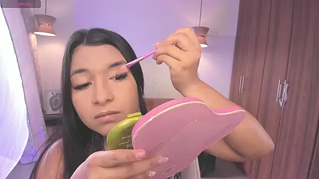 DANDARA THOM online show from October 17, 7:16 pm