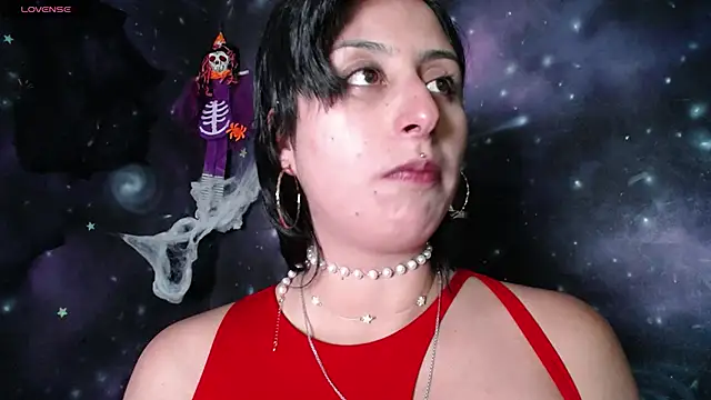 CristaldelLeon s online show from October 15, 7:47 pm