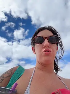 sweetsirenn online show from April 15, 2:35 pm