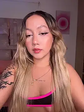 Snapshot of Becca_Johnson_u chatting on November 14, 2:21 am Becca Johnson u online show from November 14, 2:21 am