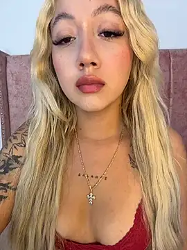 Snapshot of Becca_Johnson_u chatting on December 22, 11:57 pm Becca Johnson u online show from December 22, 11:57 pm