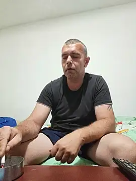 Snapshot of saladinbakiz chatting on July 22, 11:24 am saladinbakiz online show from July 22, 11:24 am