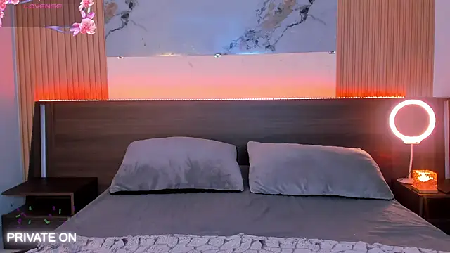 samanthaa moon online show from March 12, 10:38 pm