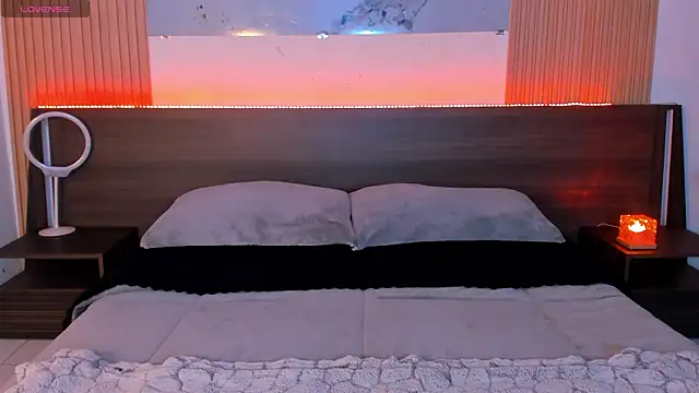 Snapshot of samanthaa_moon chatting on June 24, 12:20 am samanthaa moon online show from June 24, 12:20 am