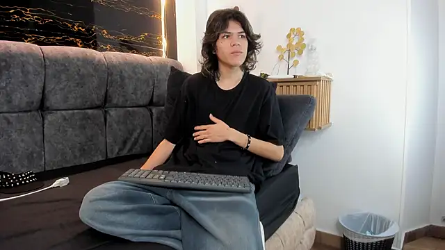 Snapshot of Diamond_twink chatting on March 20, 1:38 pm Diamond twink online show from March 20, 1:38 pm