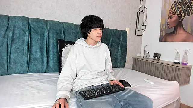 Snapshot of Diamond_twink chatting on June 26, 2:10 pm Diamond twink online show from June 26, 2:10 pm