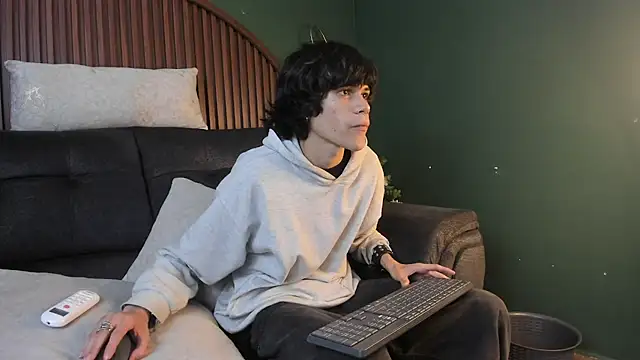 Snapshot of Diamond_twink chatting on July 3, 6:09 am Diamond twink online show from July 3, 6:09 am