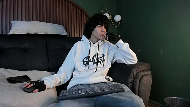 Snapshot of Diamond_twink chatting on July 12, 5:42 am Diamond twink online show from July 12, 5:42 am