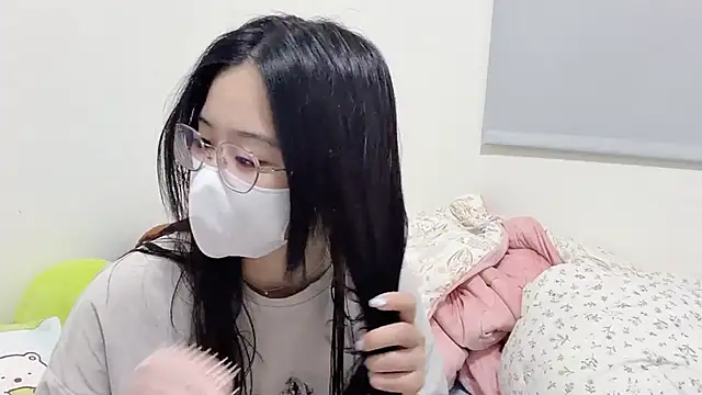 LHeart online show from April 21, 3:50 pm