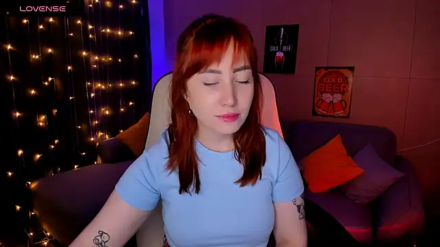 Snapshot of deboramoore chatting on October 5, 2:21 am deboramoore online show from October 5, 2:21 am