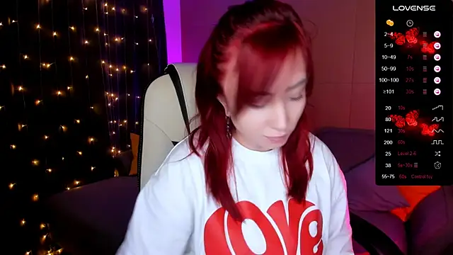 Snapshot of deboramoore chatting on December 15, 2:16 am deboramoore online show from December 15, 2:16 am