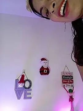 Snapshot of Fox_Roxxan chatting on December 16, 1:32 am Fox Roxxan online show from December 16, 1:32 am