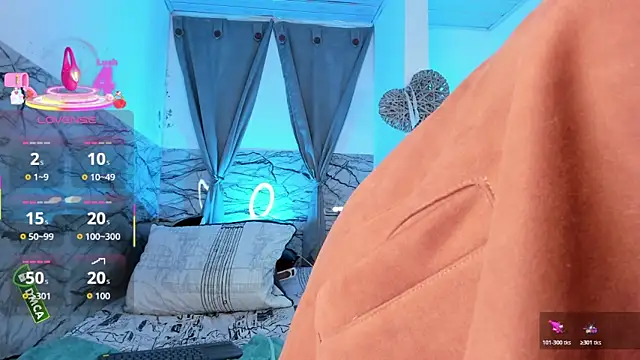 Snapshot of fanEmy chatting on October 29, 11:28 pm fanEmy online show from October 29, 11:28 pm