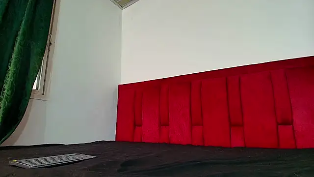 Emma Valencia 001 online show from February 1, 9:35 pm