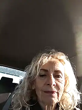 Snapshot of clarabell4 chatting on April 27, 6:44 am clarabell4 online show from April 27, 6:44 am