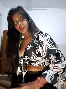 Snapshot of cute_radhikaa chatting on November 5, 6:41 pm cute radhikaa online show from November 5, 6:41 pm