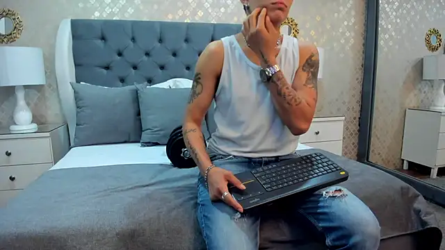 ZoeKrug online show from September 26, 12:09 pm