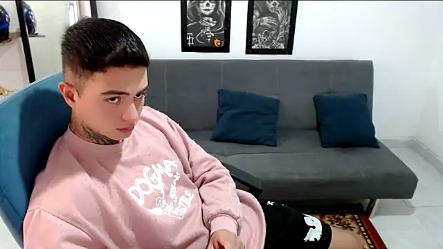 Snapshot of santii_ss chatting on November 5, 2:39 pm santii ss online show from November 5, 2:39 pm