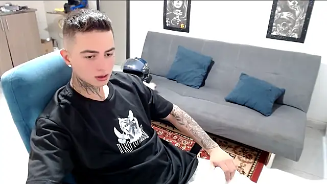 Snapshot of santii_ss chatting on November 9, 2:59 pm santii ss online show from November 9, 2:59 pm