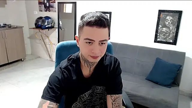 Snapshot of santii_ss chatting on November 14, 3:22 pm santii ss online show from November 14, 3:22 pm