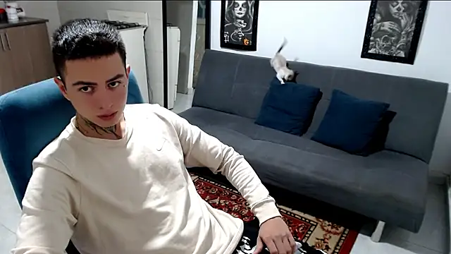 Snapshot of santii_ss chatting on November 22, 12:20 am santii ss online show from November 22, 12:20 am