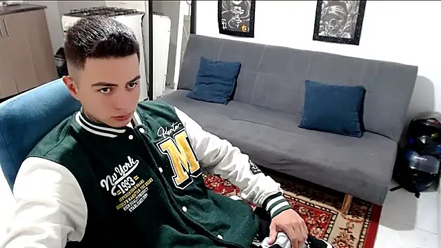 Snapshot of santii_ss chatting on November 30, 3:49 pm santii ss online show from November 30, 3:49 pm