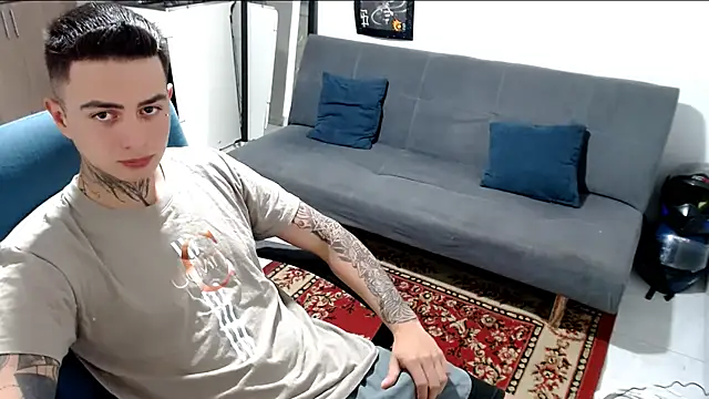 Snapshot of santii_ss chatting on December 2, 12:27 am santii ss online show from December 2, 12:27 am