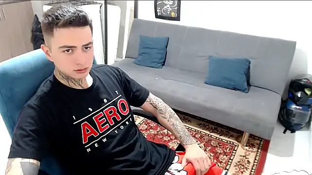 Snapshot of santii_ss chatting on December 2, 2:45 pm santii ss online show from December 2, 2:45 pm