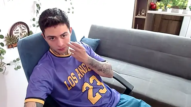 santii ss online show from April 8, 2:39 pm