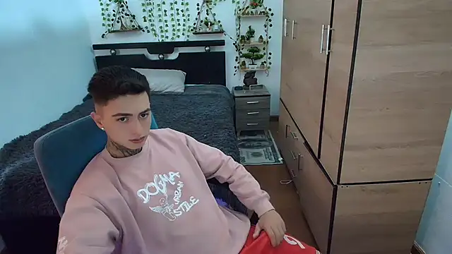 santii ss online show from April 15, 3:52 pm