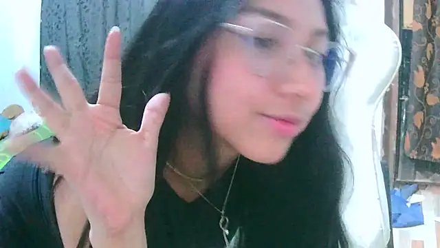 Snapshot of honeysweet111 chatting on October 6, 3:59 am honeysweet111 online show from October 6, 3:59 am