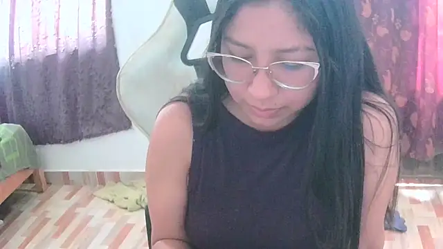 Snapshot of honeysweet111 chatting on October 8, 5:21 pm honeysweet111 online show from October 8, 5:21 pm