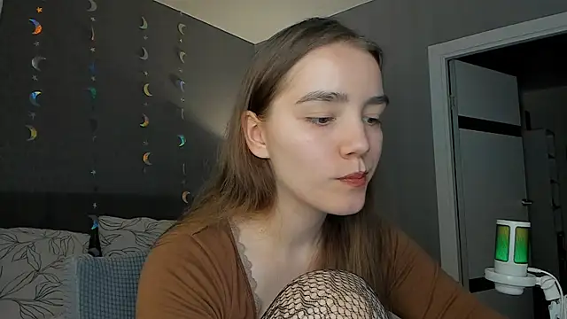 Snapshot of sweete_chantal chatting on June 23, 7:34 pm sweete chantal online show from June 23, 7:34 pm