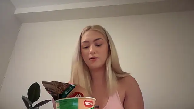 Kitty Swetty online show from December 15, 10:58 pm